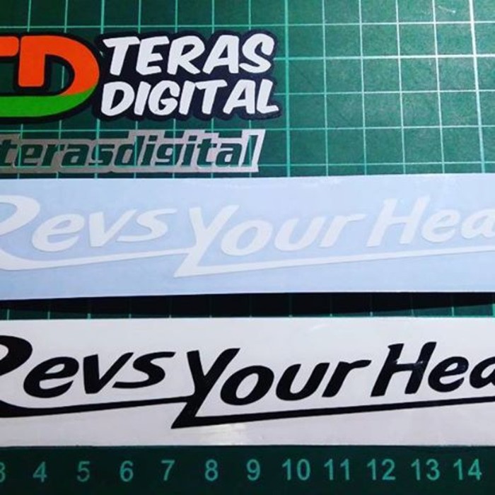 

Cutting sticker Revs Your Heart 18cm