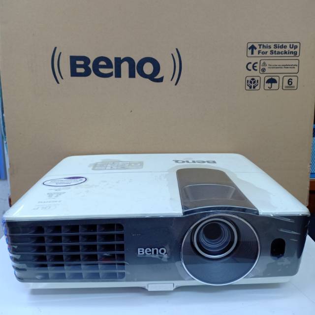 PROYEKTOR BENQ MX711. HDMI