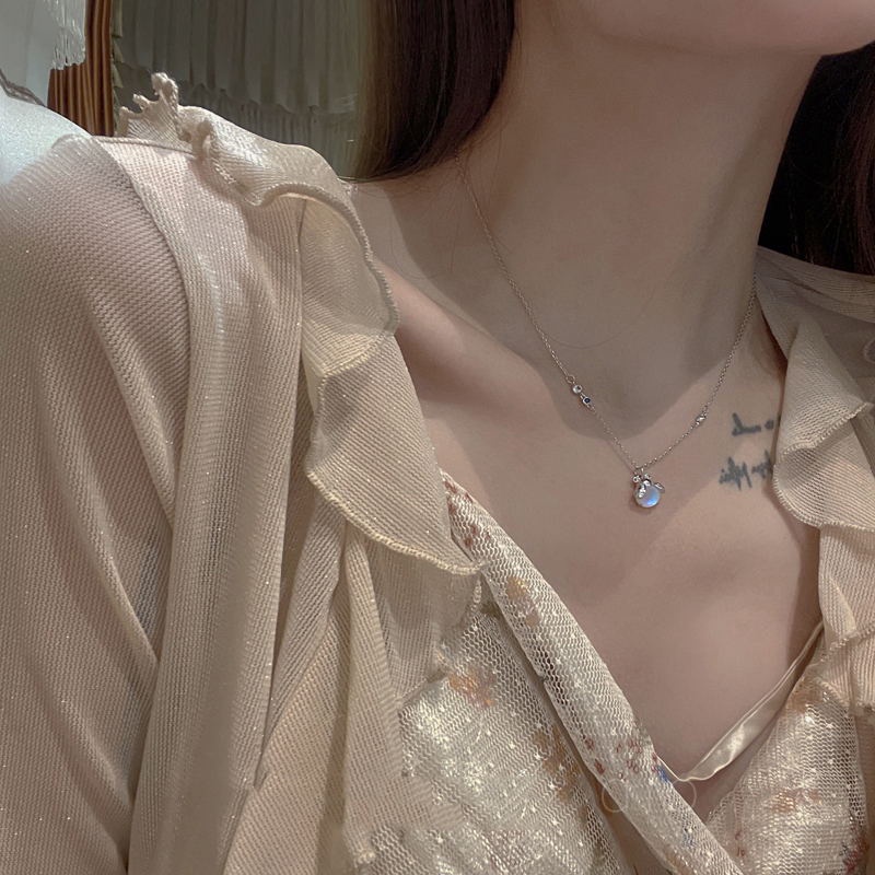 COD❤️Kalung Fashion Korea Moonstone Firefly Wanita Niche Desain High-end Rantai Klavikula Hadiah Ulang Tahun-A.one