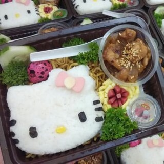 Cetakan Nasi Bento Roti Sandwich Cutter Hello Kitty HK Cetakan Nasi Bento Roti Sandwich Cutter Hello Kitty HK