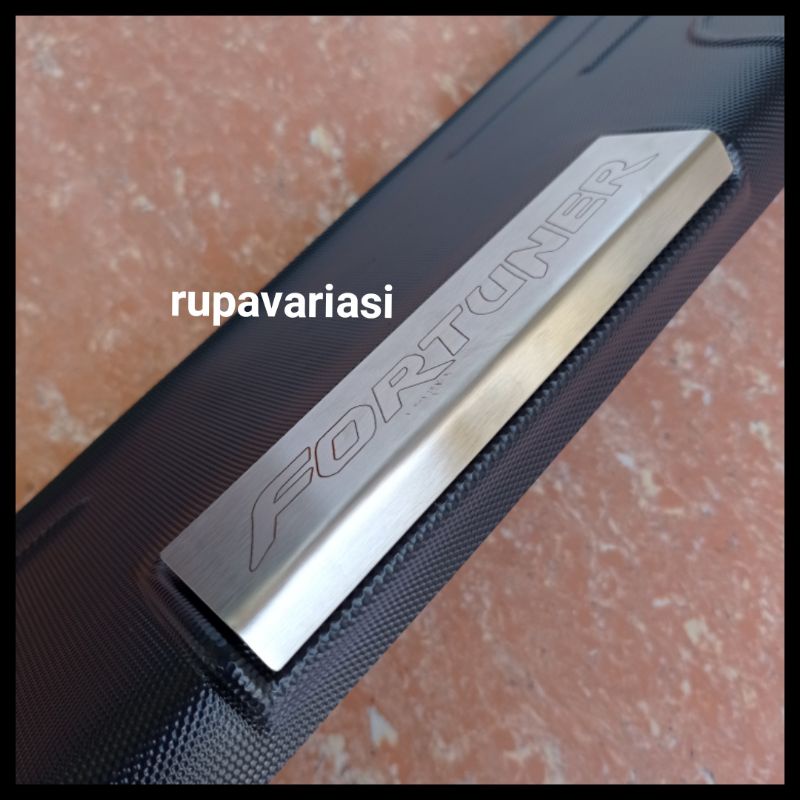 sill plate silplate PINTU BAGASI BELAKANG toyota fortuner 2005 sampai 2015 plastik tempel 2006 2007 2008 2009 2010 2011 2012 2013 2014 tipe e g vnt trd diesel