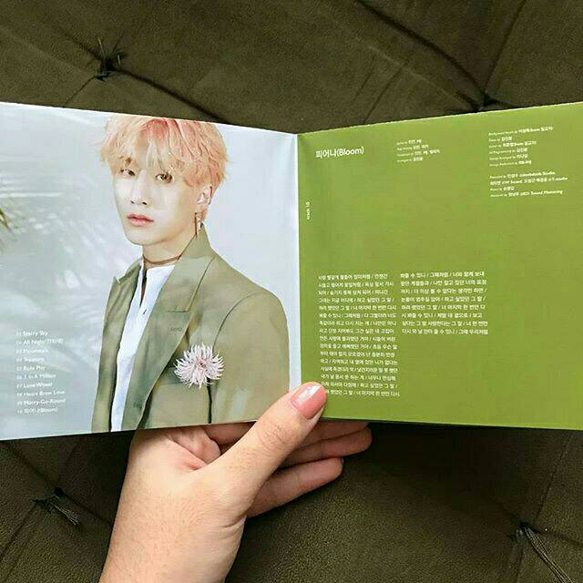 SHARING GOODS
ALBUM ASTRO - ALL LIGHT GREEN VER Lyrics Books Jinjin + CD