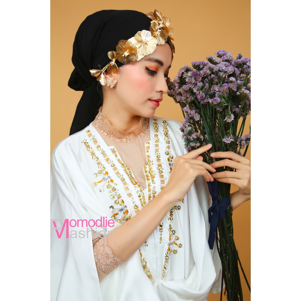 kaftan putih satin kaftan mewah premium kaftan lebaran kaftan murah kaftan terbaru by momodlie