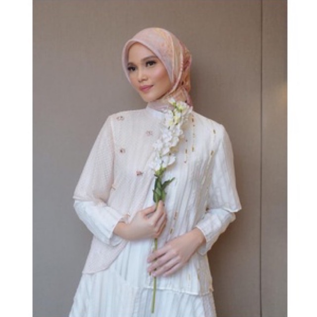 Jeumpa Scarf Wearing Klamby