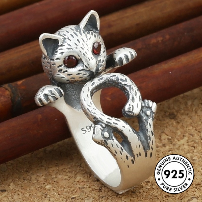 Cincin Sterling Silver 925 Desain Kucing Keberuntungan Mata Merah Gaya Retro Untuk Wanita