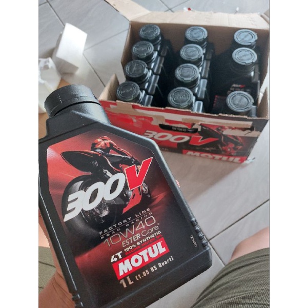 OLI MESIN MOTUL 300V 1Liter