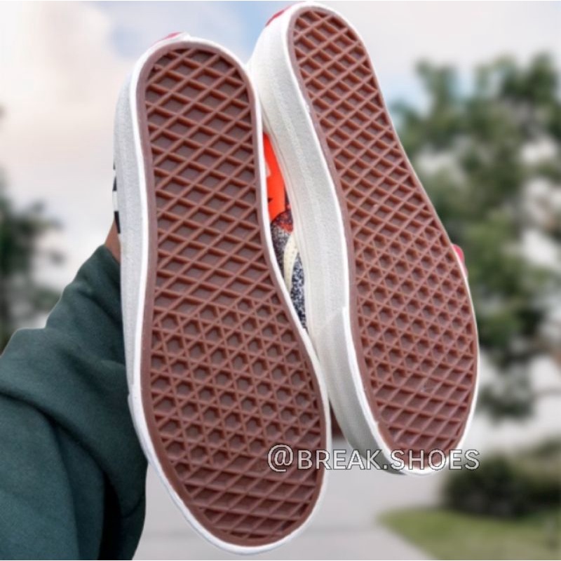 Sepatu sneakers vans moma slip on Laki dan perempuan