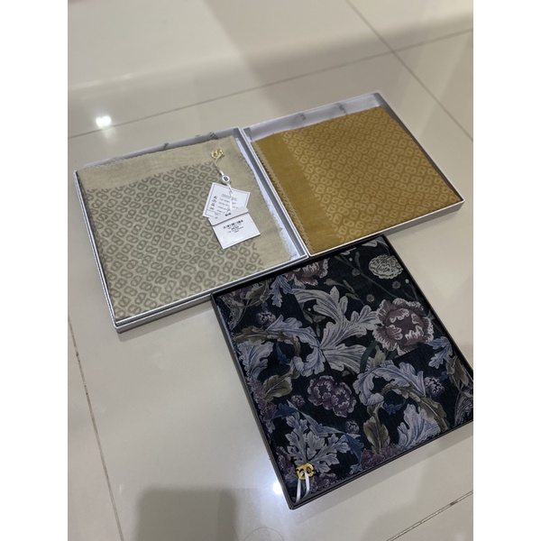 tapis seed buttonscarves