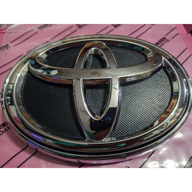 logo TOYOTA FORTUNER depan asli