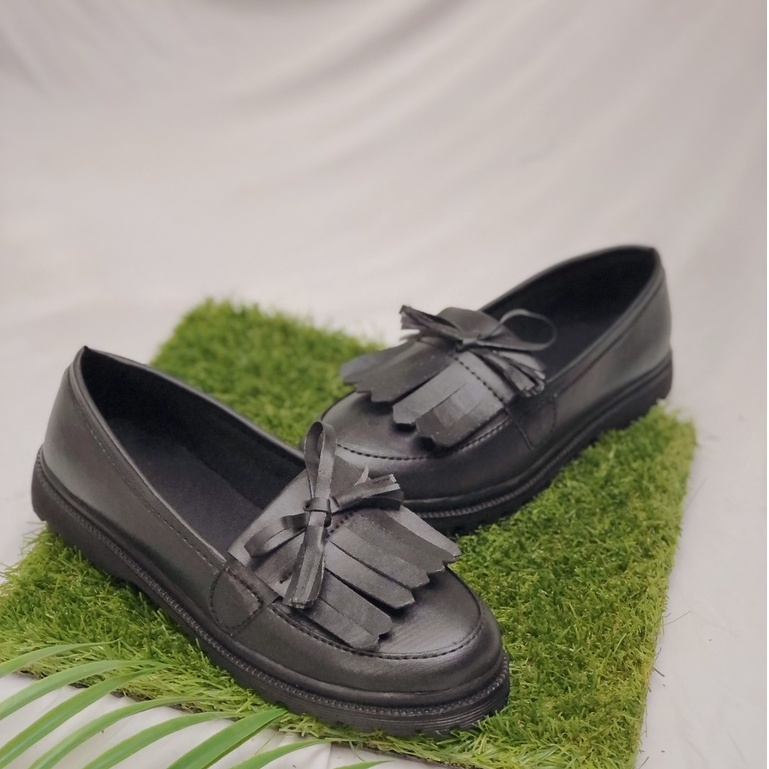 Sepatu Loafers Docmart Wanita / Sepatu Yoland Black Dof Premium 0219