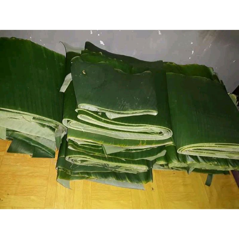 Daun pisang klutuk Atau pisang Batu segar di ambil langsung paket 