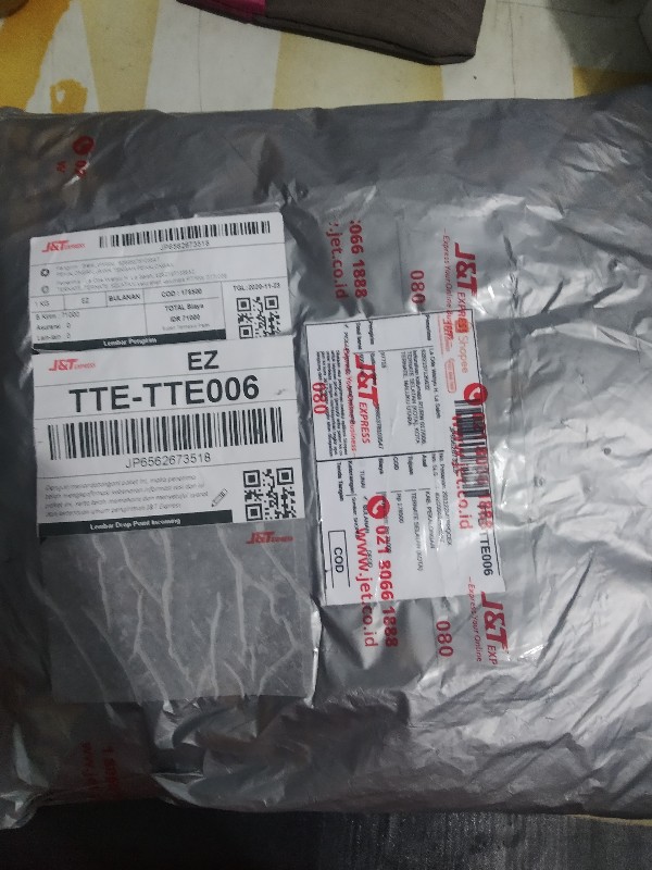 Blazer Batik Motif Monochrome Garis