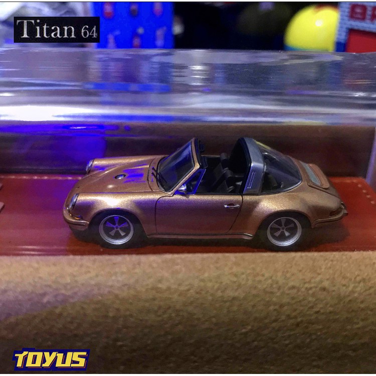 Make Up Titan 64 - TM002A SINGER PORSCHE TARGA 911 964 GOLD EXCLUSIVE