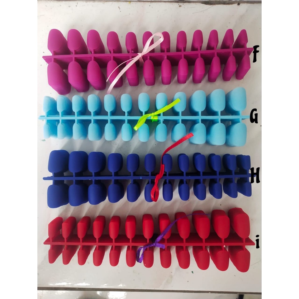 Kuku Palsu Warna Matte isi 24pcs Bentuk Oval Pendek