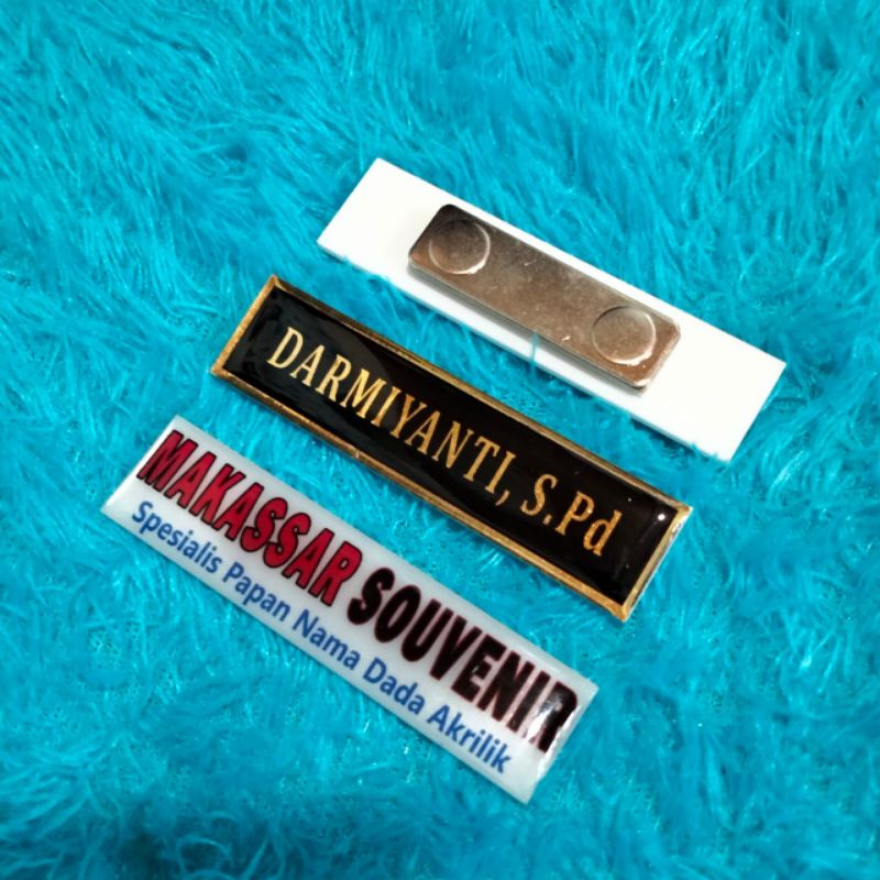 

Papan nama /nametag akrilik warna gold magnet