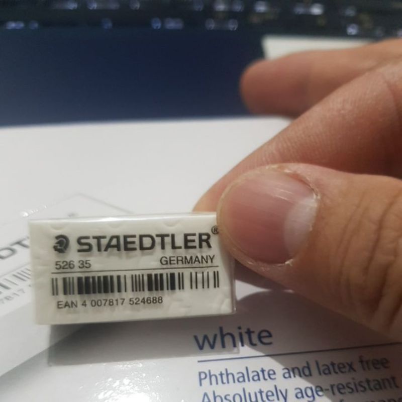 

Penghapus kecil staedtler