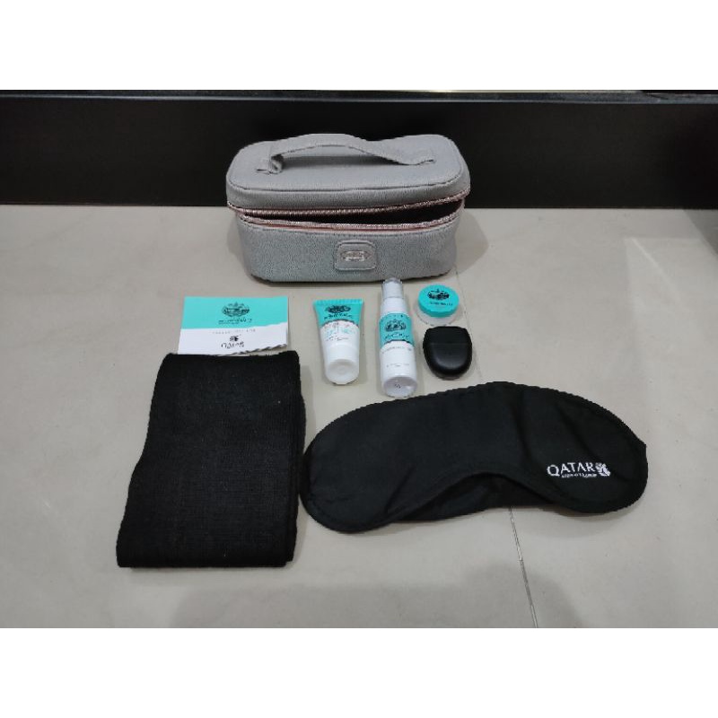 Amenity Kit Bric's by Qatar Airways colour Grey