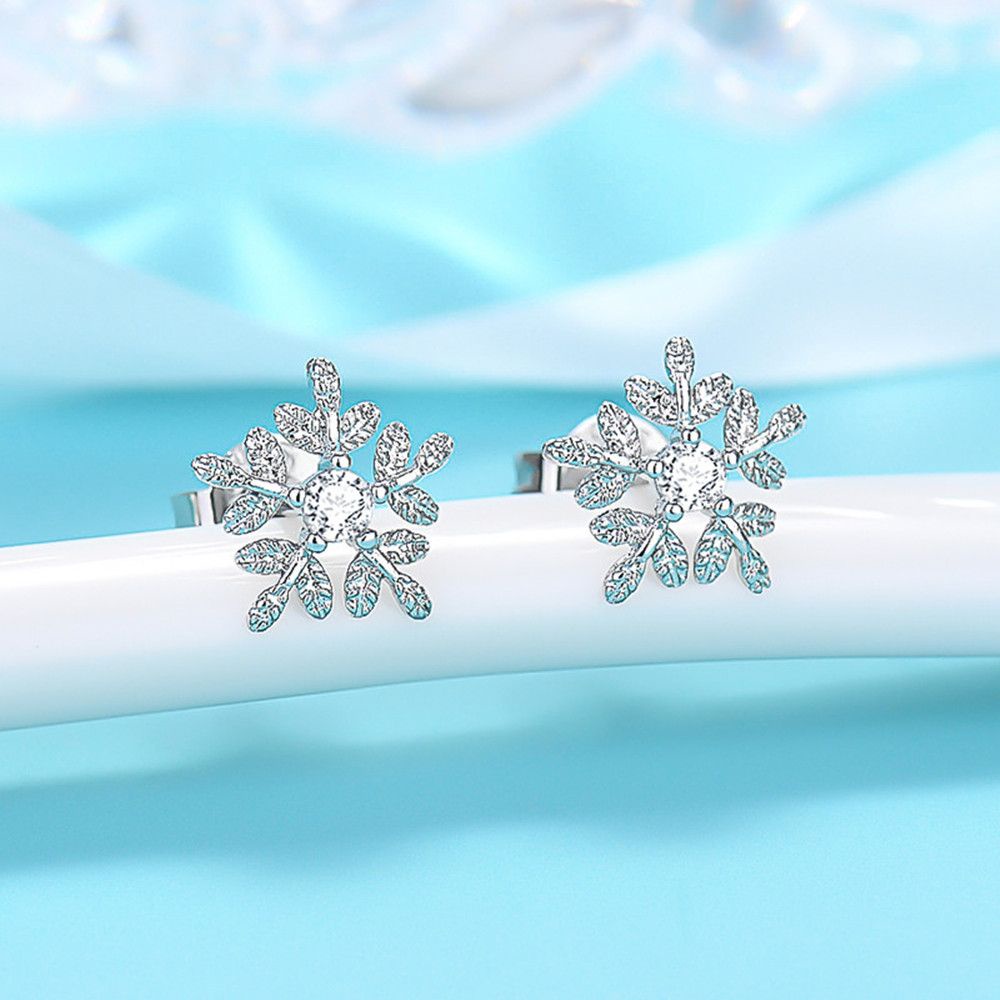 Anting Stud Desain Nanas Snowflake Bahan 925 Sterling Silver Aksen Zirkon Untuk Wanita