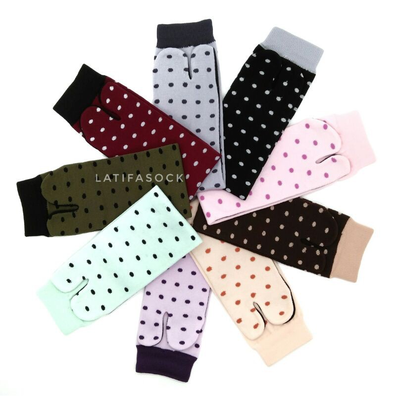 Kaos Kaki Jempol Muslimah Dewasa Motif Polkadot Bahan Nilon Panjang Sebetis