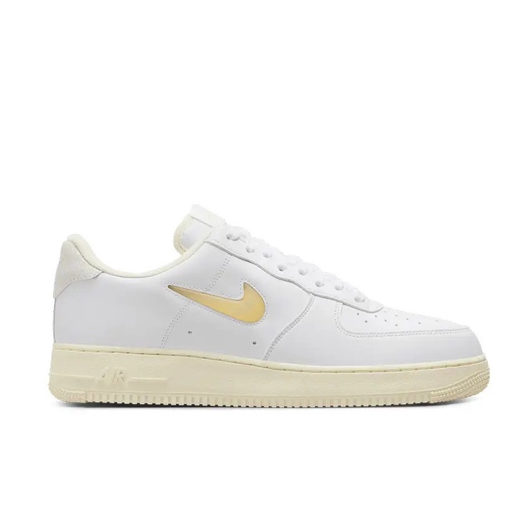 SEPATU NIKE AIR FORCE 1 07 LX DC8894100
