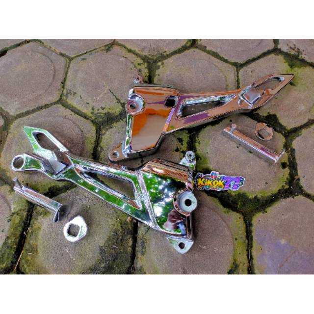 Postep footstep belakang honda new megapro primus original chrome krom