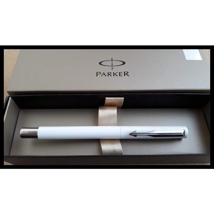 

Pen Parker Vector Standard White Rollerball