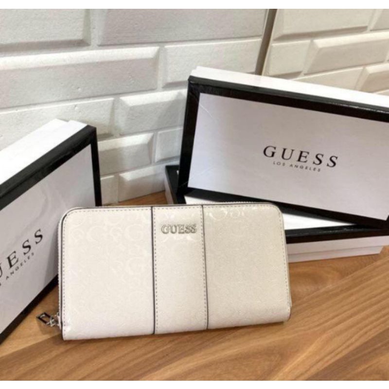 Dompet guess holo