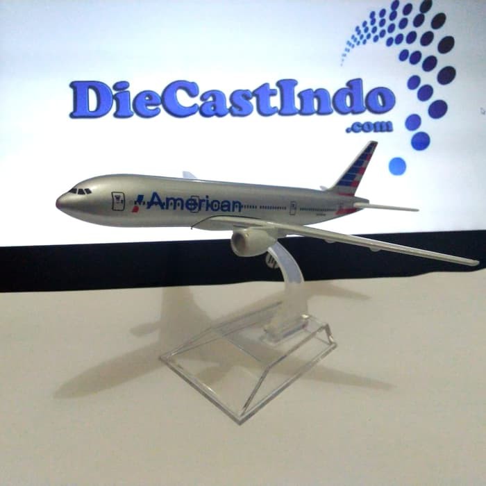 dct17 Miniatur Pesawat American B777 N755AN