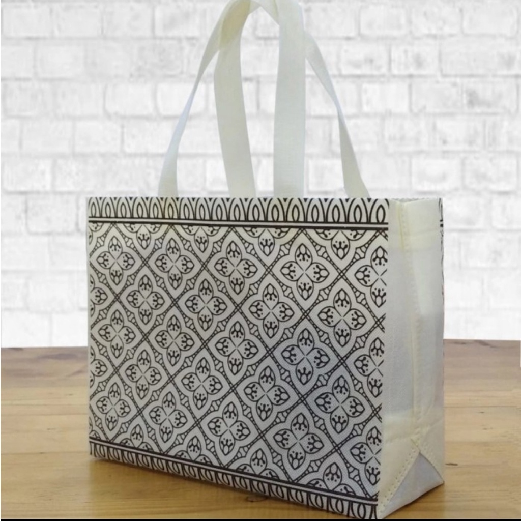 

TAS SPUNBOND MOTIF BATIK | GOODIEBAG | Tas SNACK