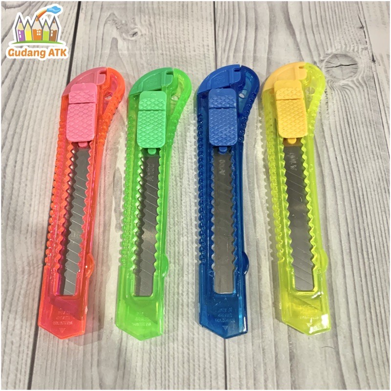 

Cutter transparant warna warni (1pcs)