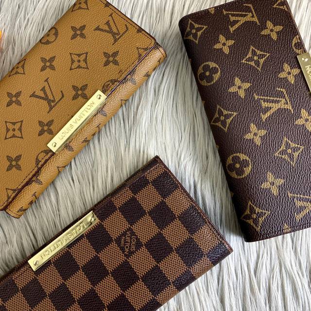 #AAA61702 LV NEW WALLET