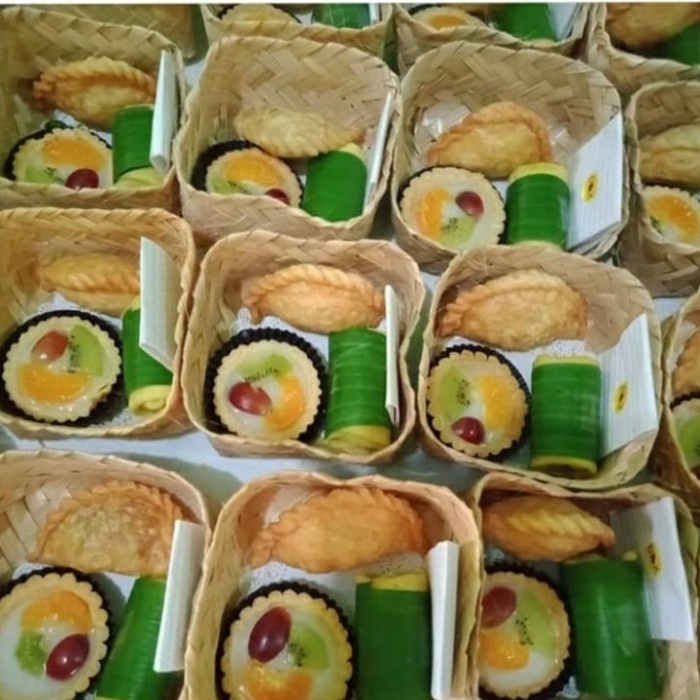 

Bf301Gf Snack Box Besek Isi 3 Kue Paket Premium Gdfd601A