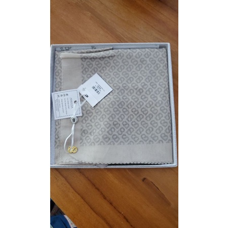 buttonscarves tapis square seed