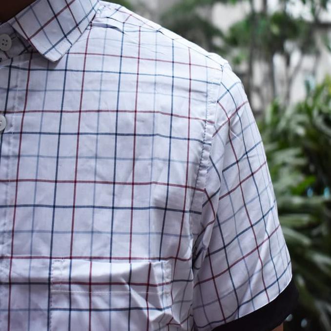 Diskon Kemeja Pria Lengan Pendek Putih Motif Kotak / Baju Casual Cowok Terbaru