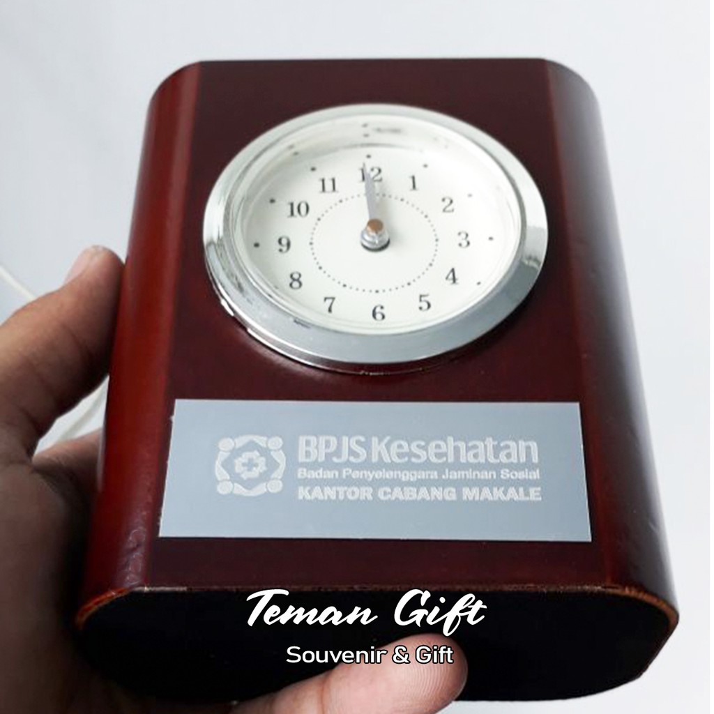 

Jam Meja Kayu Pen Holder Tempat Alat tulis Pulpen Pena Custom Logo Brand Souvenir Promosi JMK01
