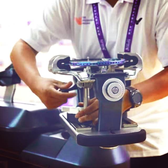 JASA PASANG SENAR RAKET dgn MESIN VICTOR DIGITAL ELECTRIC