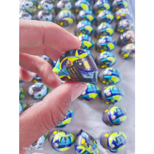 miniatur helm rossi 2022 skala 1:12