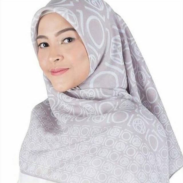 Monogram scarf dekade by Ria Miranda