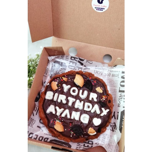 

Kue ulang tahun, kado ulang tahun, cokiees birthday, kado wisuda, bisa kirim luar kota