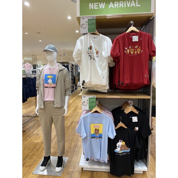 Uniqlo Tshirt Kaos UT Line Friends
