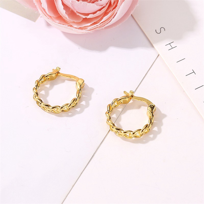 Anting-anting aksesoris fashion Anting geometris berongga sejuk dan sederhana