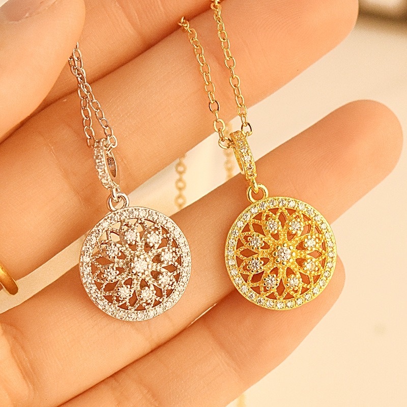 [Ready Stock]Fashionable Elegant 18K Gold Plated Diamond Necklace Pendant