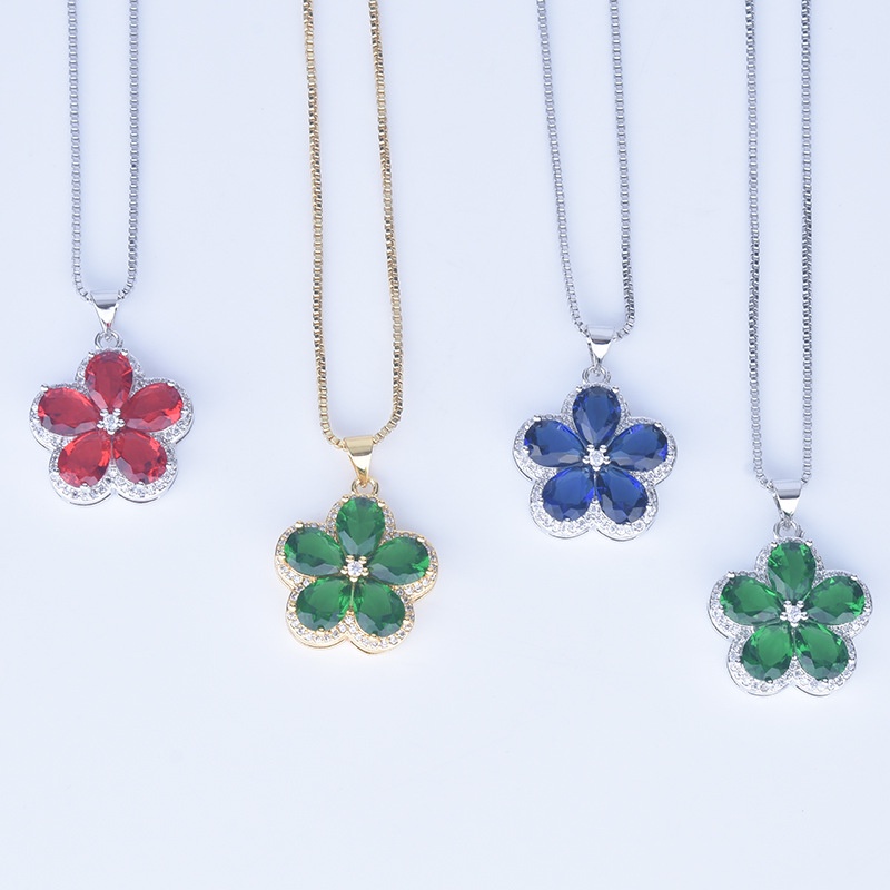 [Ready Stock]Fashion New Inlaid Color Gemstone Necklace Parthenocissus Grass Pendant