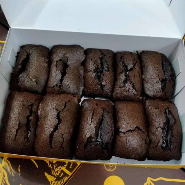 

Brownies balok lumer ,dr malio Jogja isi 10 pcs