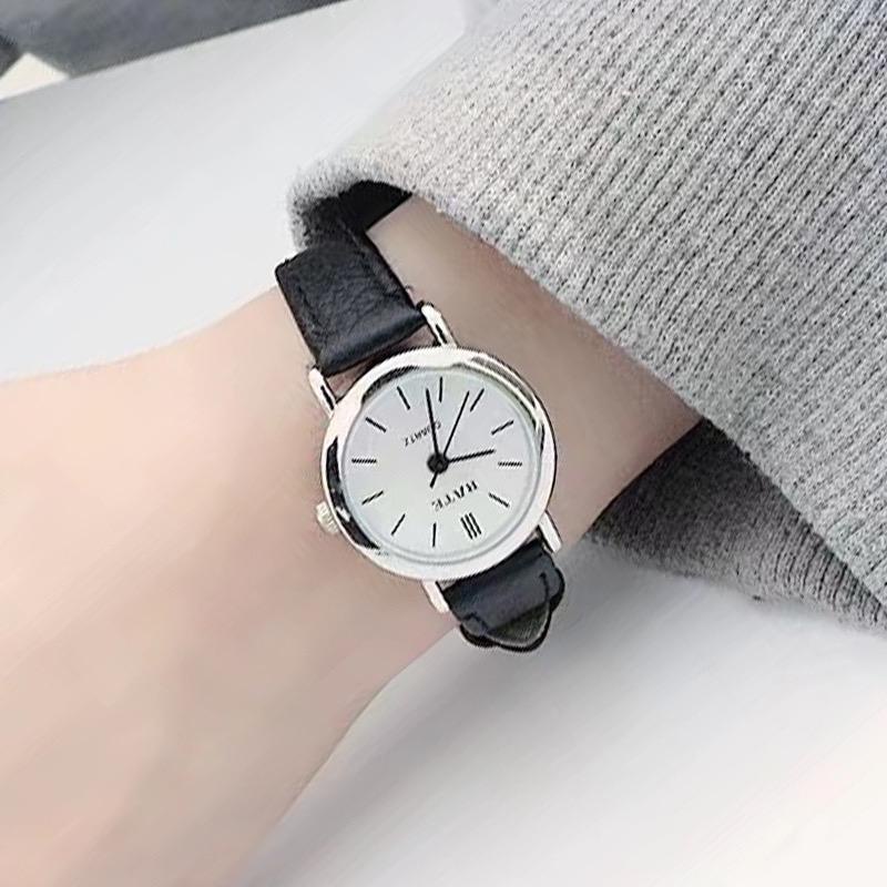 Jam Tangan Quartz Strap PU Analog Casual Gaya Retro Wanita Persegi Watch Korean Fashion RM026-HITAM PUTIH