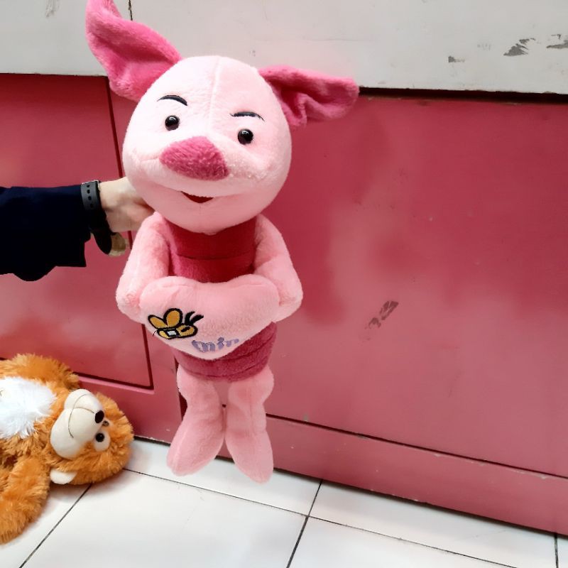 Boneka Piglet Love