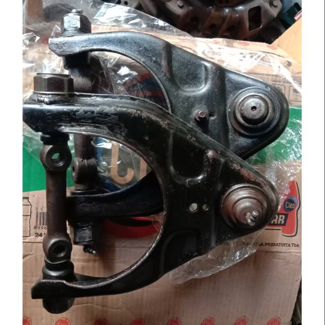 Lower arm mitsubishi L300 solar diesel bensin set original
