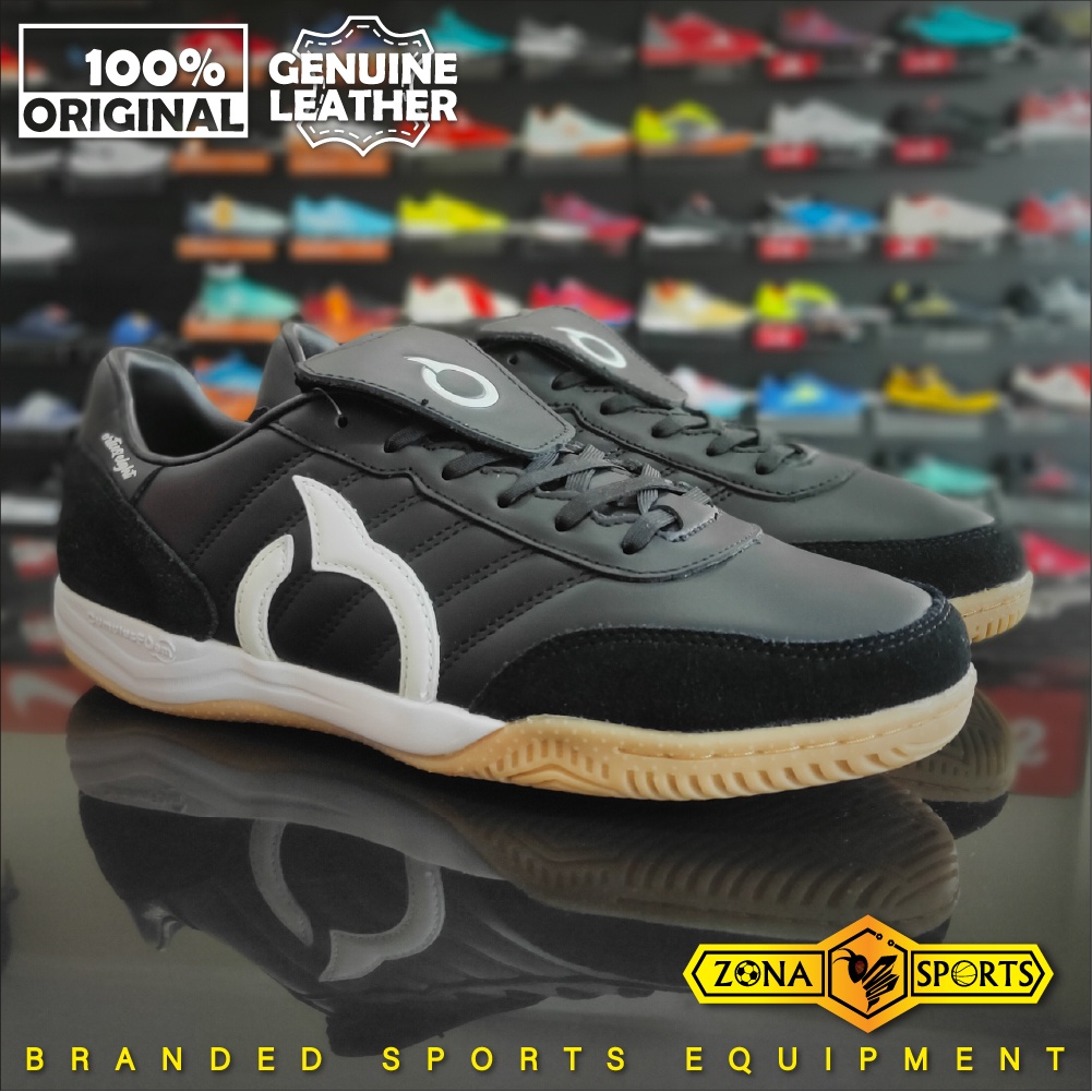 Sepatu Futsal Ortus Jogosala Rabona Black/White/Gum 11020201