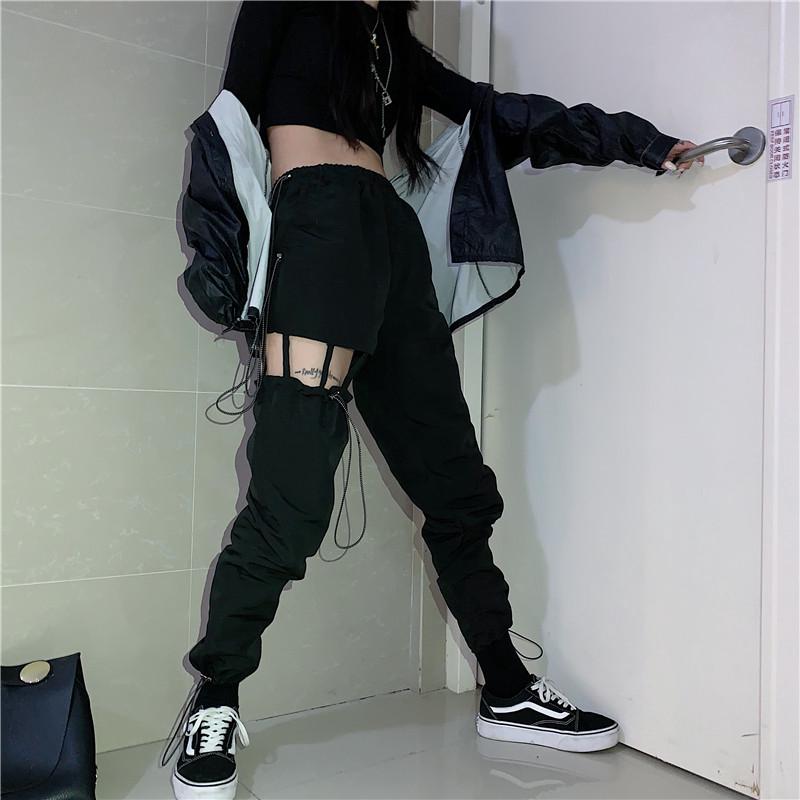  Celana  Cargo  Model Hollow Warna Hitam  Aksen Lubang Bahan 