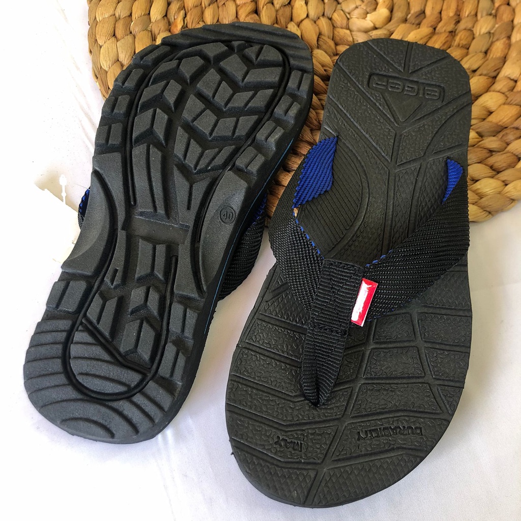 SANDAL JAPIT KARET 3 JEPIT GUNUNG COWOK PRIA TERBARU TERLARIS TERPOPULER TERMURAH Sandal japit cowok kekinian original distro sendal jepit pria laki laki dewasa model flat kwalitas import terbaru promo keren LAGI PROMO !!! sandal jepit gunung hitam polos